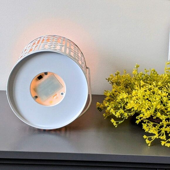 LED Battery Operated Lantern - Picture 2 of 4